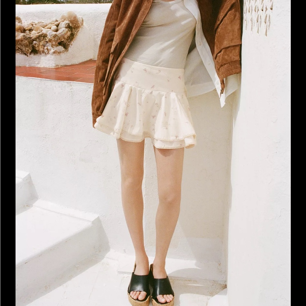 Zara Cream Mini Skirt size medium